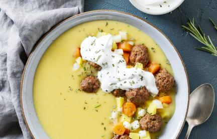 Kartoffel-Rosmarin-Suppe mit Hackbällchen
