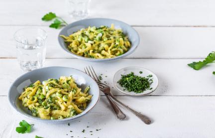 Einfache Käsespätzle mit Frühlingszwiebeln