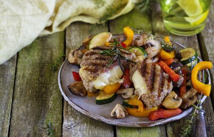 Deftig gefüllte Frikadellen mit Gemüse