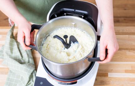 Mit dem 3D-Rührer und der konstanten Temperatur deines Cookit den perfekten Milchreis zubereiten. 