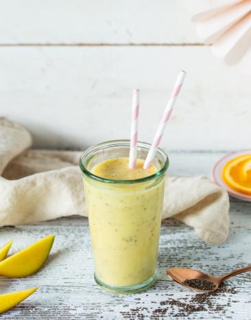 Mango-Orangen-Shake mit Chiasamen Mango-Orangen-Shake mit Chiasamen
