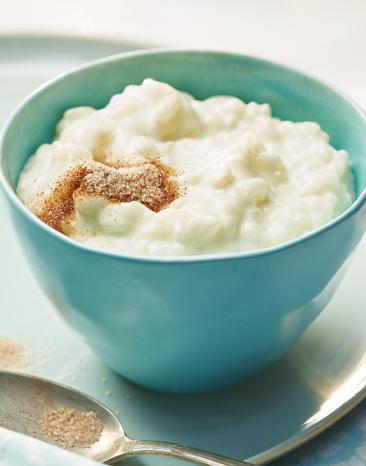 Milchreis (4 Portionen) im Cookit in einer Schüssel mit Zimt angerichtet. Milchreis (4 Portionen) im Cookit in einer Schüssel mit Zimt angerichtet.