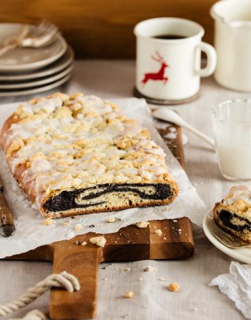 Mohn-Striezel mit Streuseln