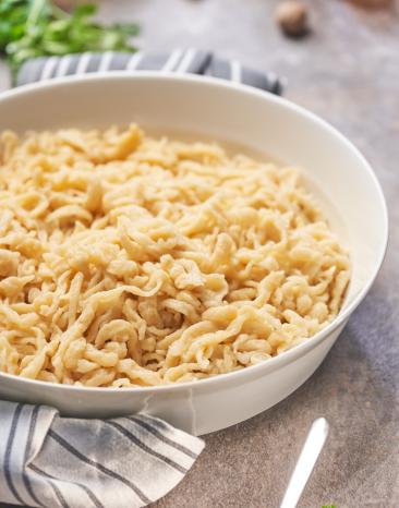 Spätzle in einer Schüssel.
