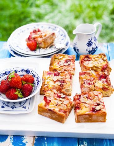 Erdbeer-Rhabarberkuchen vom Blech