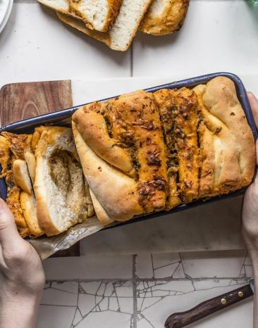 Fächerbrot mit Bärlauchbutter und Butterkäse
