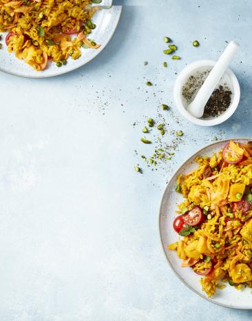 Kochen mit Kurkuma, Reisgericht auf Tellern