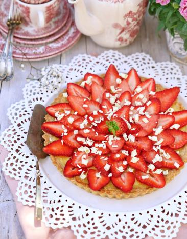Erdbeer-Crostata mit weißer Schokolade
