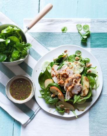 Spinat-Brunnenkressesalat mit gegrilltem Hähnchen Sous-vide