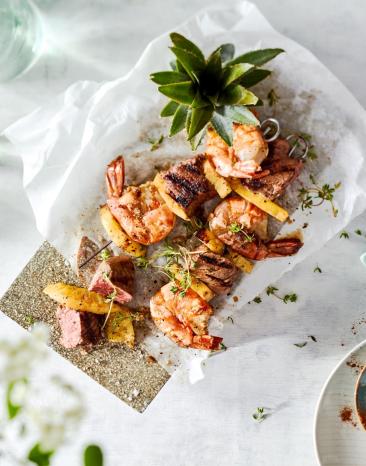 Surf-and-Turf-Grillspieße mit Sous-vide Rumpsteak Surf-and-Turf-Grillspieße mit Sous-vide Rumpsteak