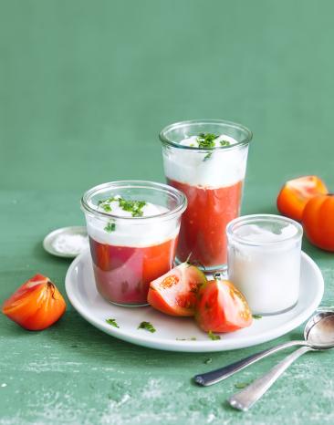 Kalte Tomatensuppe mit Meerrettichschaum Kalte Tomatensuppe mit Meerrettichschaum