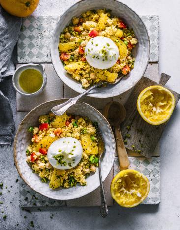 Lauwarmer Safran-Orangen-Couscous mit Burrata Lauwarmer Safran-Orangen-Couscous mit Burrata