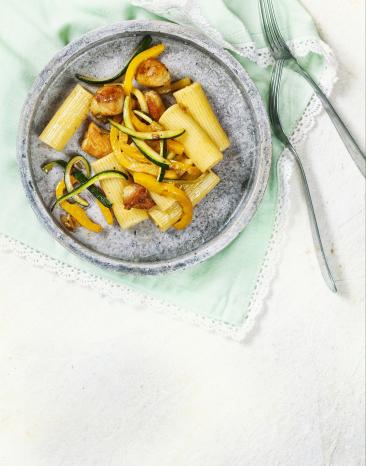 Sommerlicher Nudelsalat mit Hähnchen