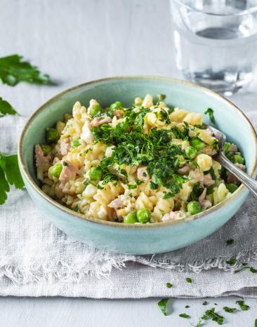 Klassischer Nudelsalat mit Mayonnaise