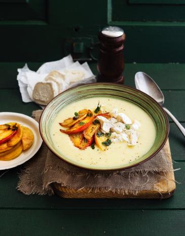 Lauchcremesuppe mit Äpfeln und Ziegenkäse