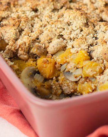 Muskatkürbis-Crumble mit Pilzen