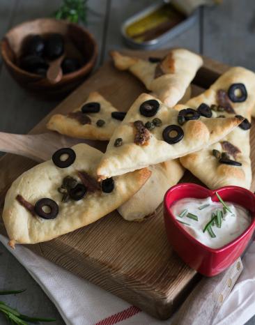 Würzige Pizzaecken mit Rosmarindip