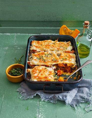 Kürbis-Lasagne in einer Auflaufform. Kürbis-Lasagne in einer Auflaufform.