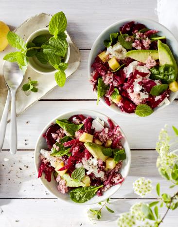 Quinoa-Bowl mit Roter Bete und Ziegenkäse Quinoa-Bowl mit Roter Bete und Ziegenkäse