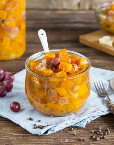 Kürbis-Trauben-Chutney mit Ingwer Kürbis-Trauben-Chutney mit Ingwer