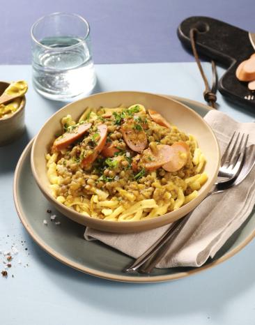 One-Pot Schwäbische Linsen mit Spätzle und Würstchen