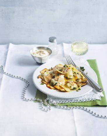 Ricotta-Ravioli mit Steinpilzen und Trüffel-Sahne-Sauce