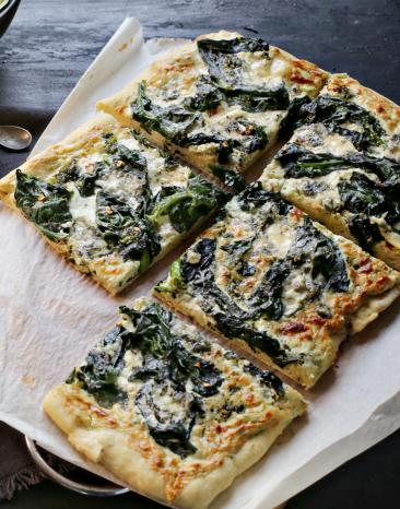 Spinatpizza mit Gorgonzola
