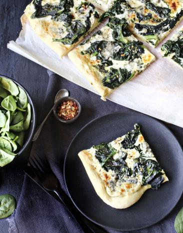 Spinatpizza mit Gorgonzola Spinatpizza mit Gorgonzola
