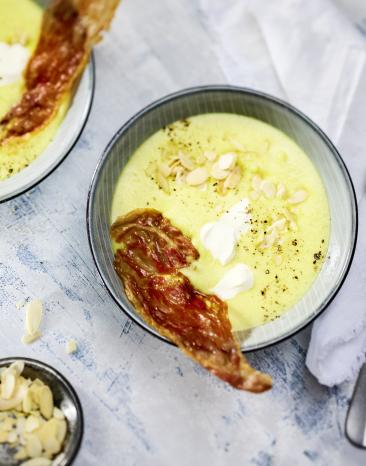 Mandel-Kartoffelsüppchen mit Parmachip