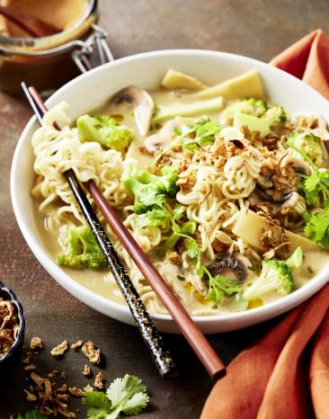 One-Pot-Mie-Nudeln mit Gemüse