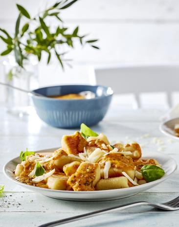 Ricotta-Gnocchi mit Paprikasauce