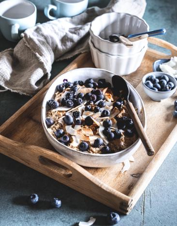 Gebackener Porridge mit Blaubeeren Gebackener Porridge mit Blaubeeren