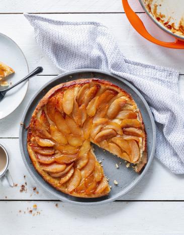 Apfeltorte mit gesalzenem Butterkaramell. Apfeltorte mit gesalzenem Butterkaramell.