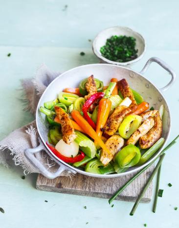 Gemüse mit gebratenen Hähnchenstreifen