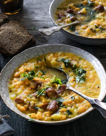 Eintopf mit Karotten, Sellerie, Kartoffeln und Debrecziner.