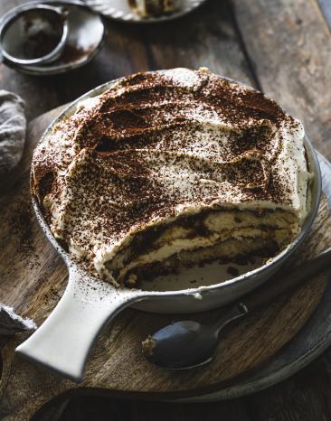 Veganes Tiramisu mit Cashewcreme und Kaffeenote.