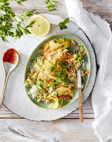 Asiatischer Krautsalat mit Mango und Reis