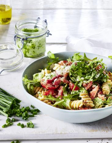 Schneller Nudelsalat mit Bacon Schneller Nudelsalat mit Bacon