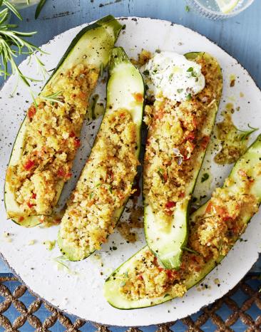 Deftig gefüllte Zucchini mit Bulugr und Käse überbacken. Deftig gefüllte Zucchini mit Bulugr und Käse überbacken.
