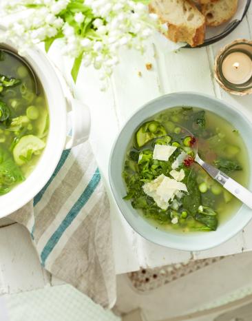 Grüne Spargel-Minestrone