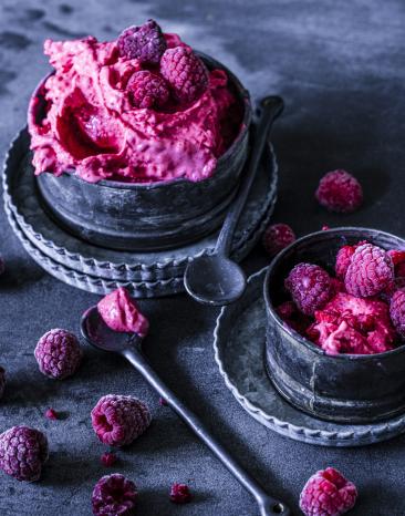 Himbeer-Blitzeis mit Mascarpone