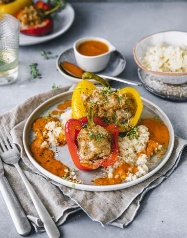 Low Carb gefüllte Paprika mit Hack und Blumenkohlreis.