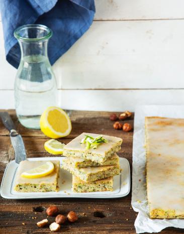 Saftiger Zucchinikuchen mit Zitrone