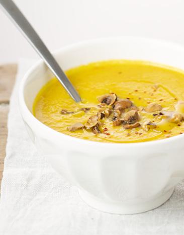 Hokkaido-Lauch-Suppe mit Ziegenkäse-Brot