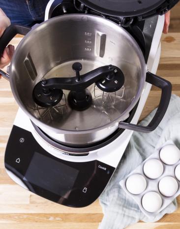 Eischnee im Cookit machen, Zwillings-Rührbesen im Cookit Topf. Eischnee im Cookit machen, Zwillings-Rührbesen im Cookit Topf.