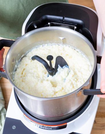 Mit dem 3D-Rührer und der konstanten Temperatur deines Cookit den perfekten Milchreis zubereiten. Mit dem 3D-Rührer und der konstanten Temperatur deines Cookit den perfekten Milchreis zubereiten.