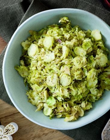 Geschwenkter Rosenkohl mit Apfel