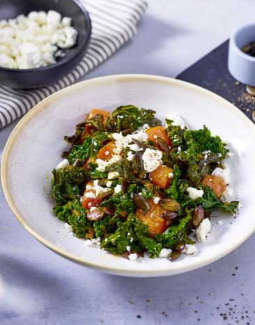 Lauwarmer Grünkohlsalat mit Süßkartoffel