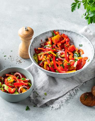 Paprikasalat in drei Schälchen. Paprikasalat in drei Schälchen.