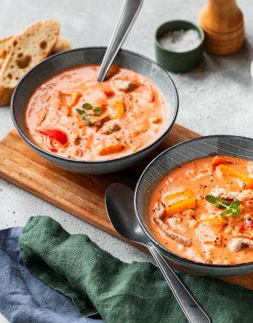 Gyros Suppy in Schüsseln.